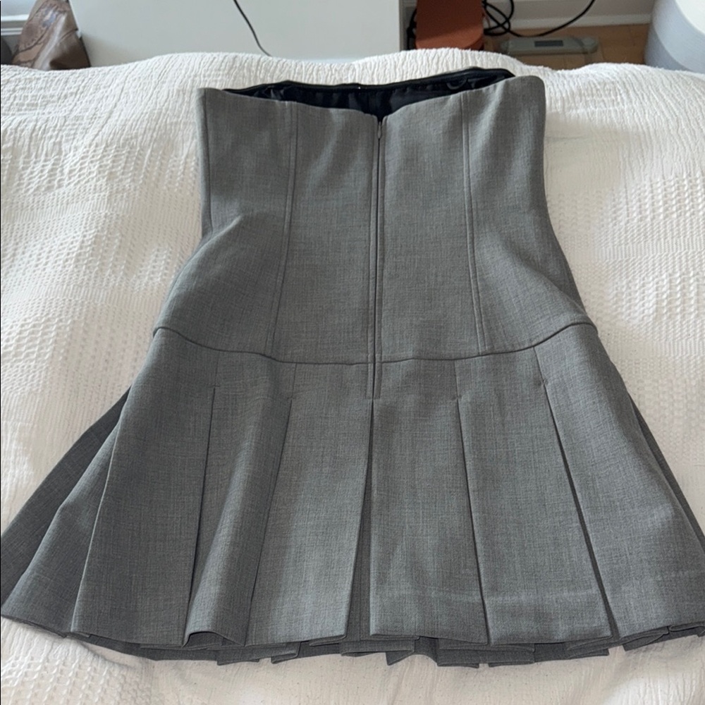 Aritzia Gray Pleated Fit and Flare Mini Skirt - Picture 3 of 4